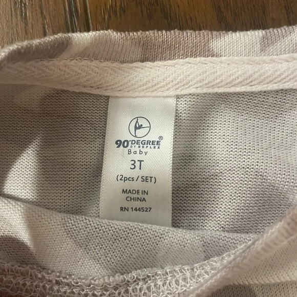 3T 90 Degree Pink Camouflage Matching Set, Athleisure, Long Sleeve, Lightweight - Picture 5 of 8